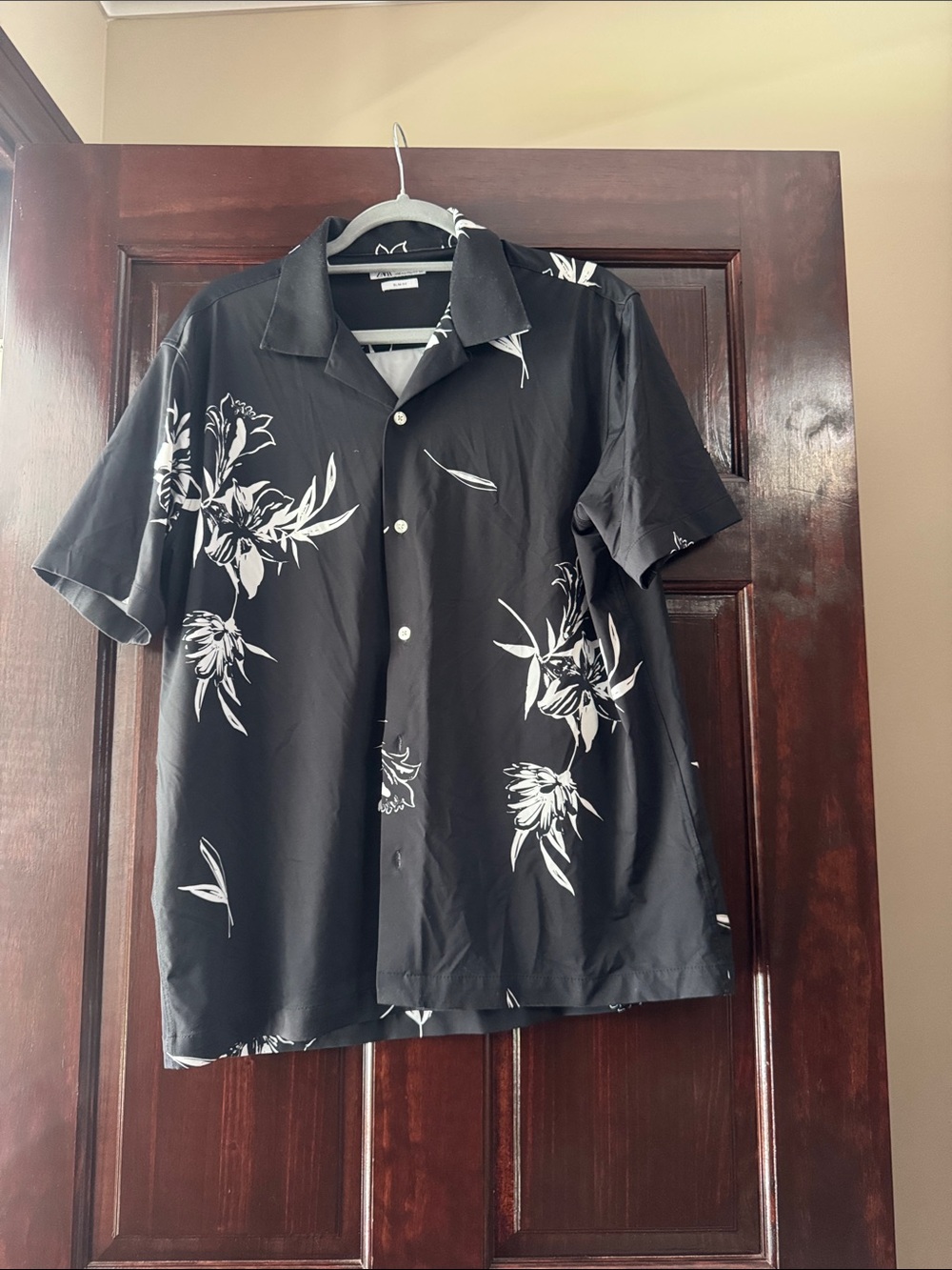 Zara Black Short-Sleeve Floral Button-Down Shirt